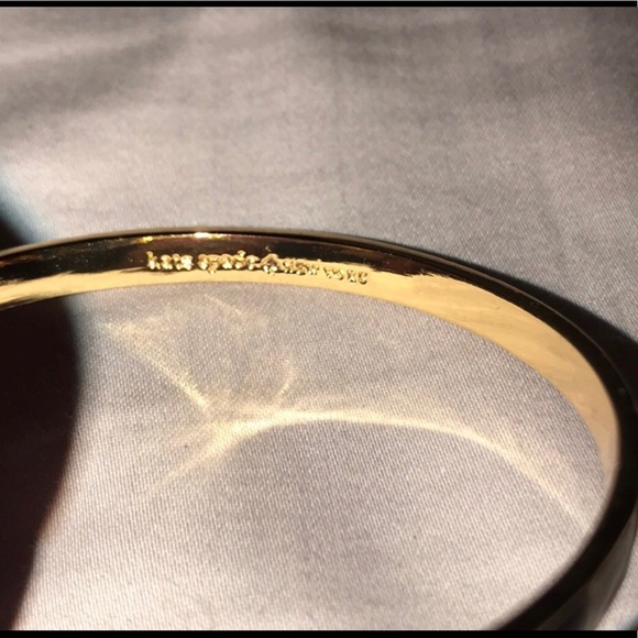 Kate Spade Bangle bow bracelet wore once Excellent - Picture 2 of 3